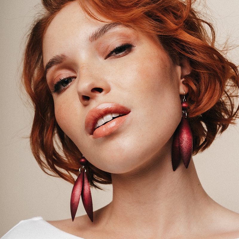 Aarikka Jalava Earrings, plum red close up