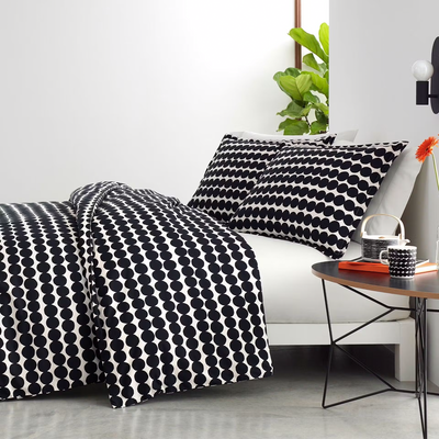 Marimekko Räsymatto King Duvet Cover Set on white bed