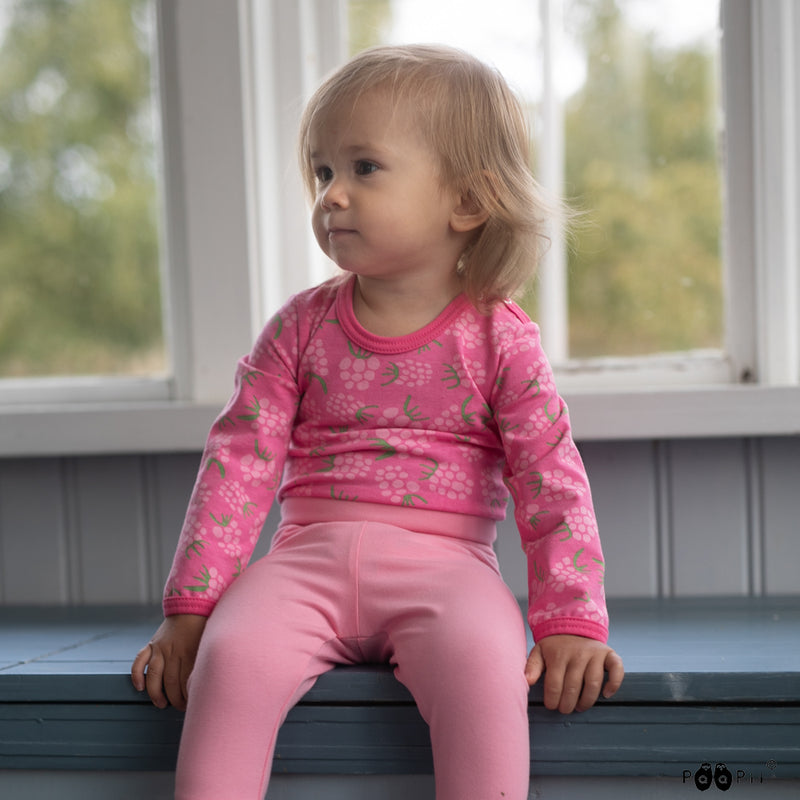 Toddler wearing PaaPii Onesie Jenkka