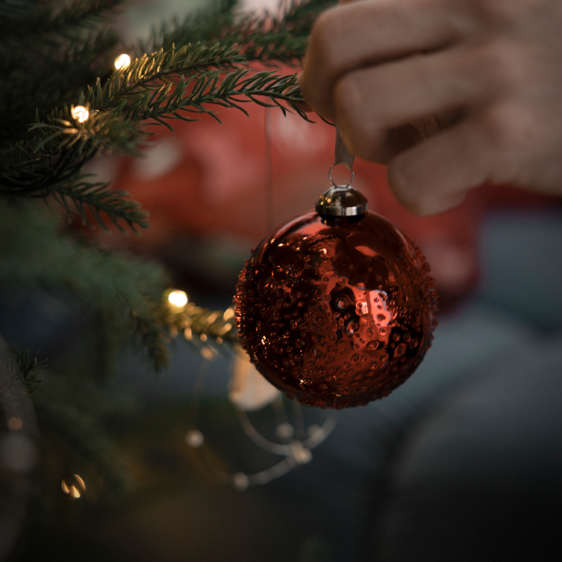 Pentik Ihana Glass Ball Ornament - red close up